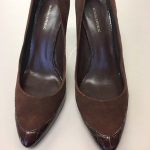 Banana Republic brown suede pumps